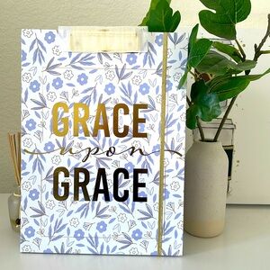 ✨NWT Grace Upon Grace Clipboard💜